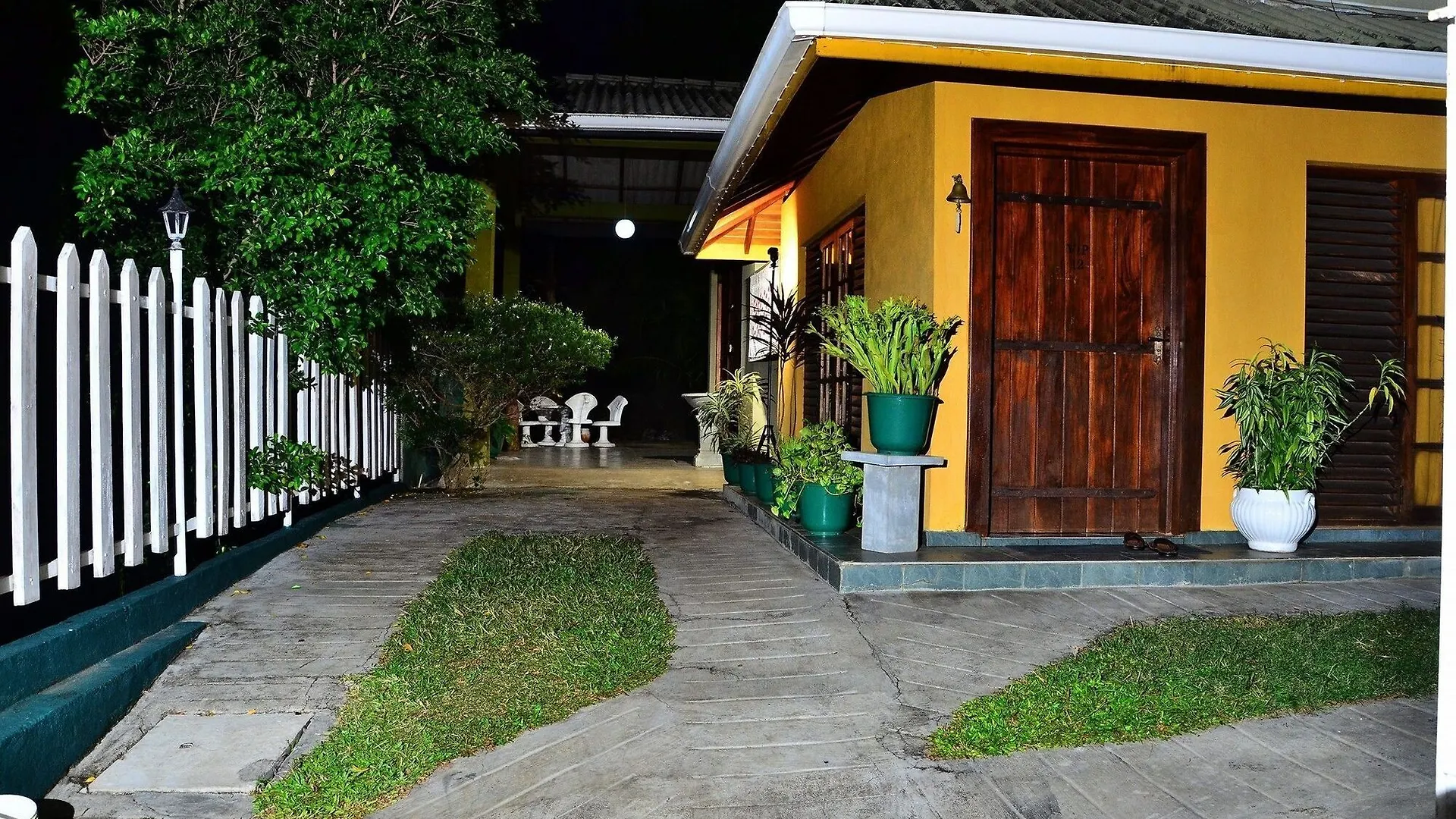 Deer Point Hotel Kandy Rezort