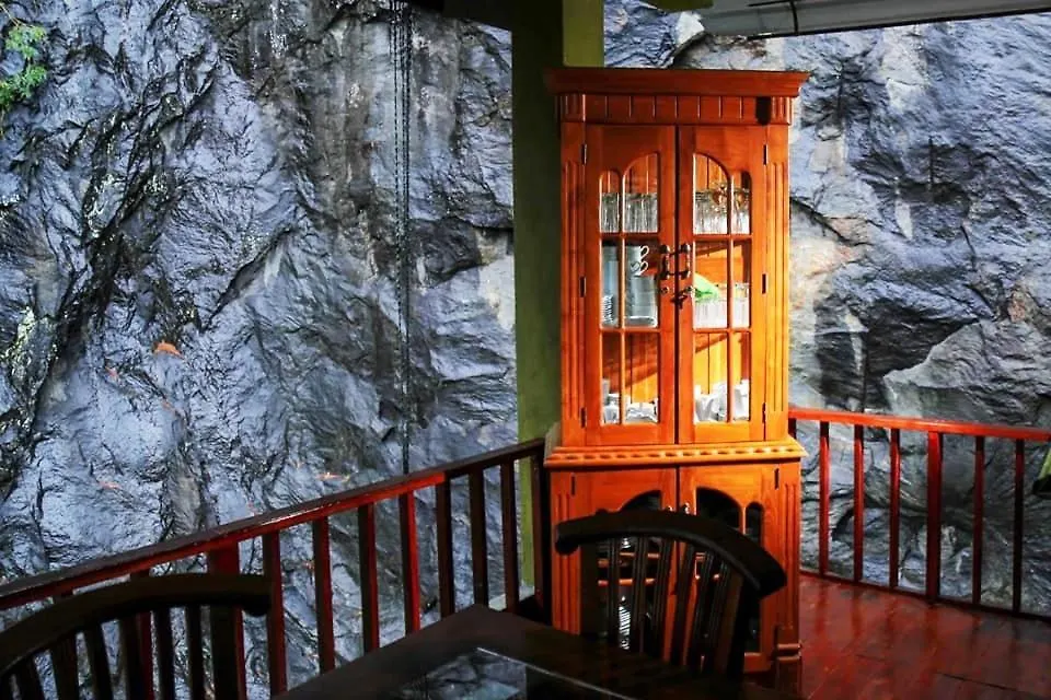 Deer Point Hotel 康提