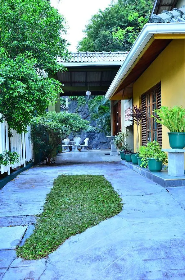 Deer Point Hotel 康提