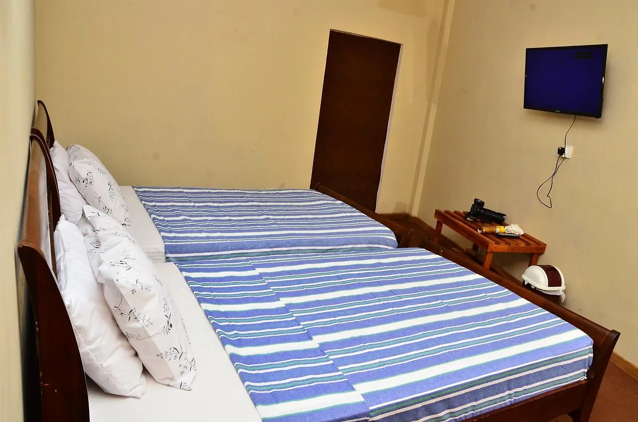 Deer Point Hotel 康提 3*,