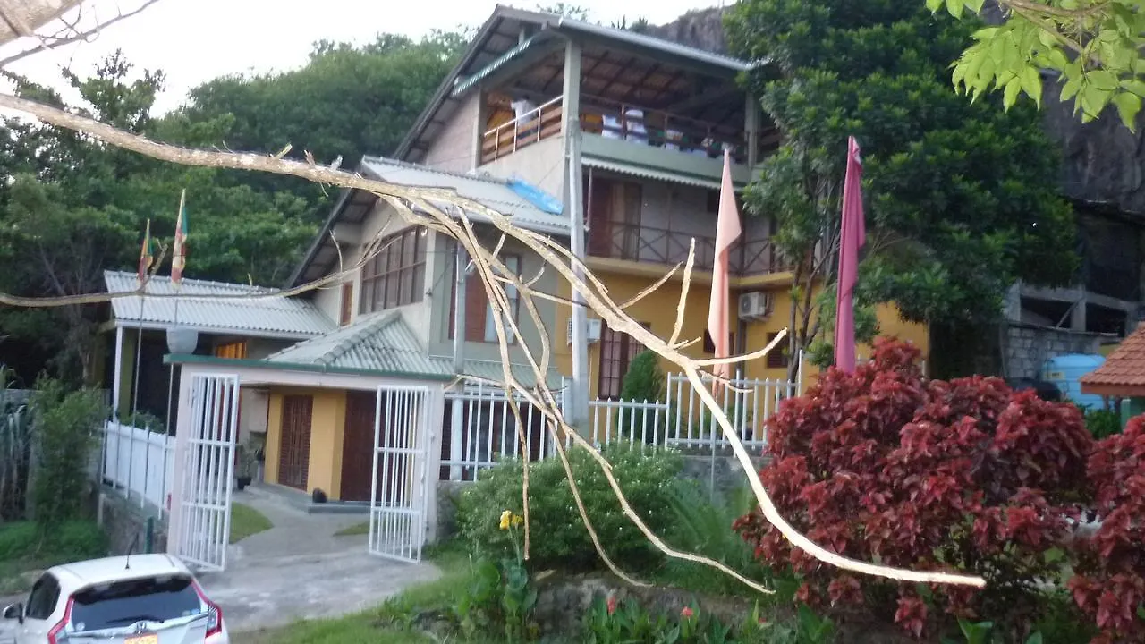 Deer Point Hotel 康提 度假村