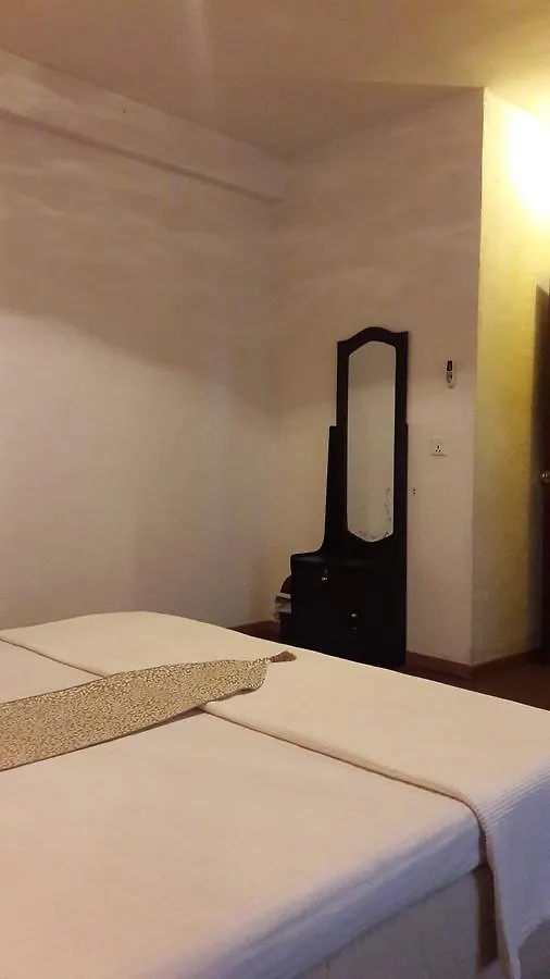 Deer Point Hotel 康提 3*,